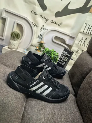 Adidas Sandales Casuales Noir Gris Ouvert au Doigt avec Lacets 9
