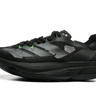 Adidas Zapatillas de correr negras y verdes con upper de malla engineered tallado monolítico midsole