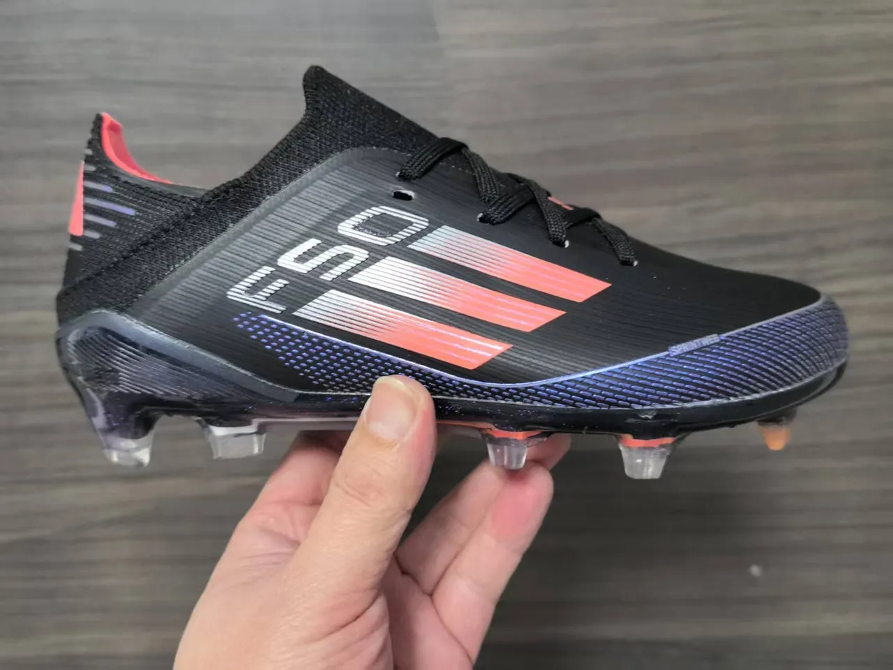 Adidas Zapatos de fútbol de corte bajo con upper sintético negro y naranja con detalles de franjas en gradiente para terreno firme 9