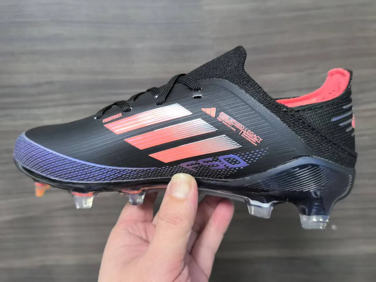 Adidas Zapatos de fútbol de corte bajo con upper sintético negro y naranja con detalles de franjas en gradiente para terreno firme 11