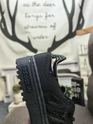 Adidas Noir Cuir Perforé Supérieur Couture Inspirée du Brogue Chaussures Lifestyle 3