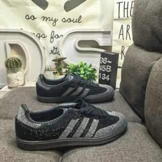 Adidas काला चांदी क्रिस्टल-जड़ा तीन-धारी लाइफस्टाइल स्नीकर्स