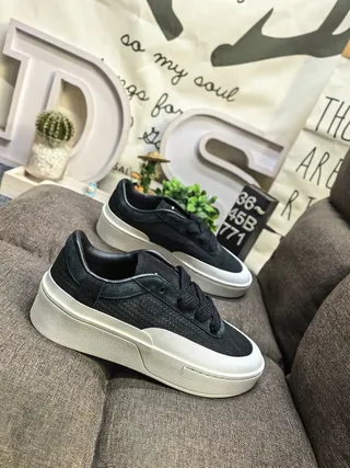 Adidas Black White Chunky Platform Sole Textured Upper Lifestyle Sneakers 9