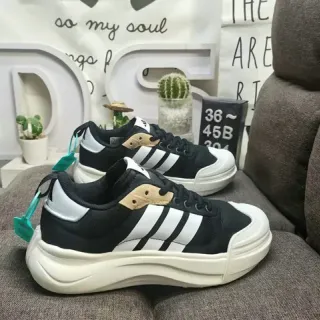 Adidas काले सफेद चंकी स्कल्प्टेड मिडसोल तीन पट्टी साइड पैनल लाइफस्टाइल स्नीकर