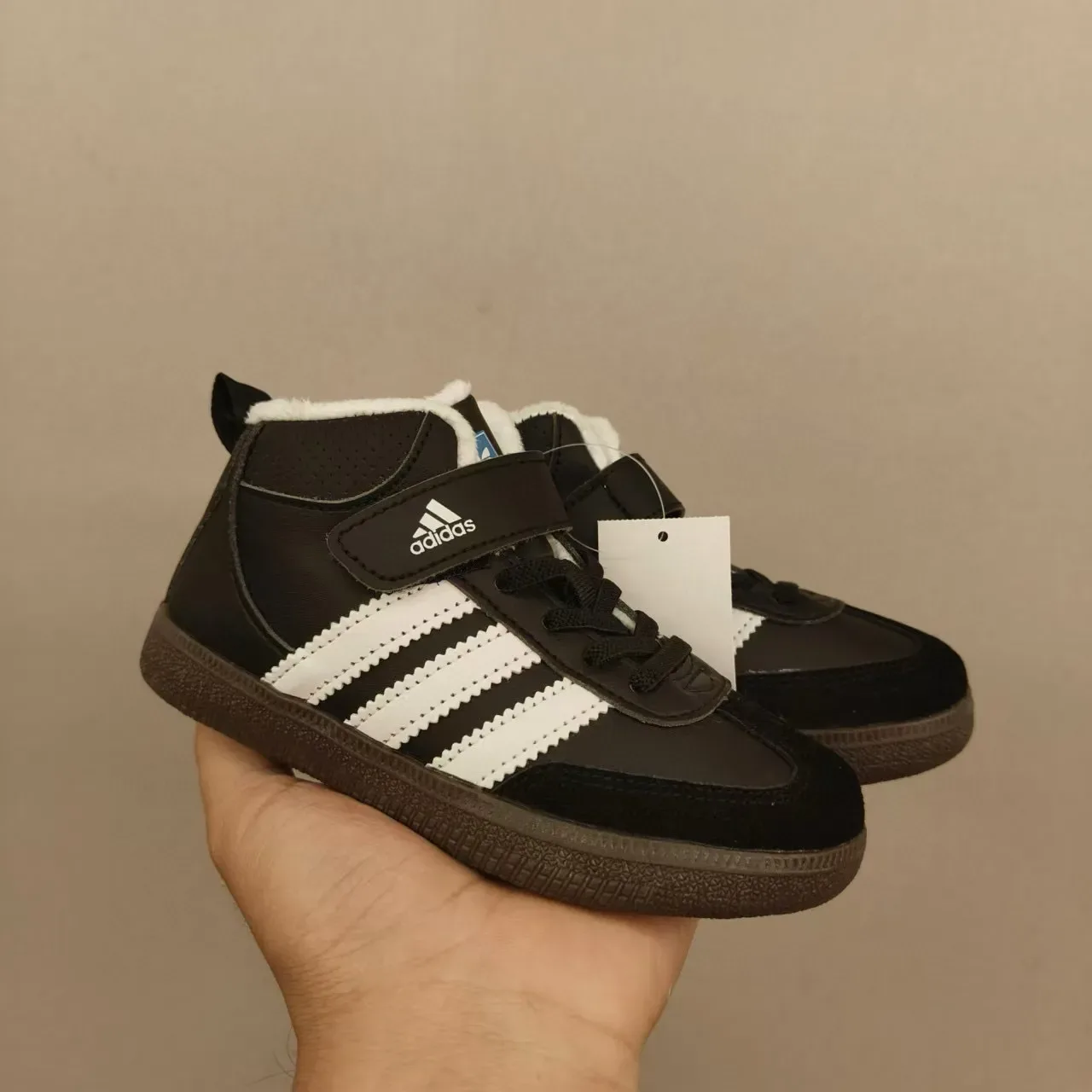 Adidas Tênis Lifestyle Preto e Branco de cano alto com velcro 5
