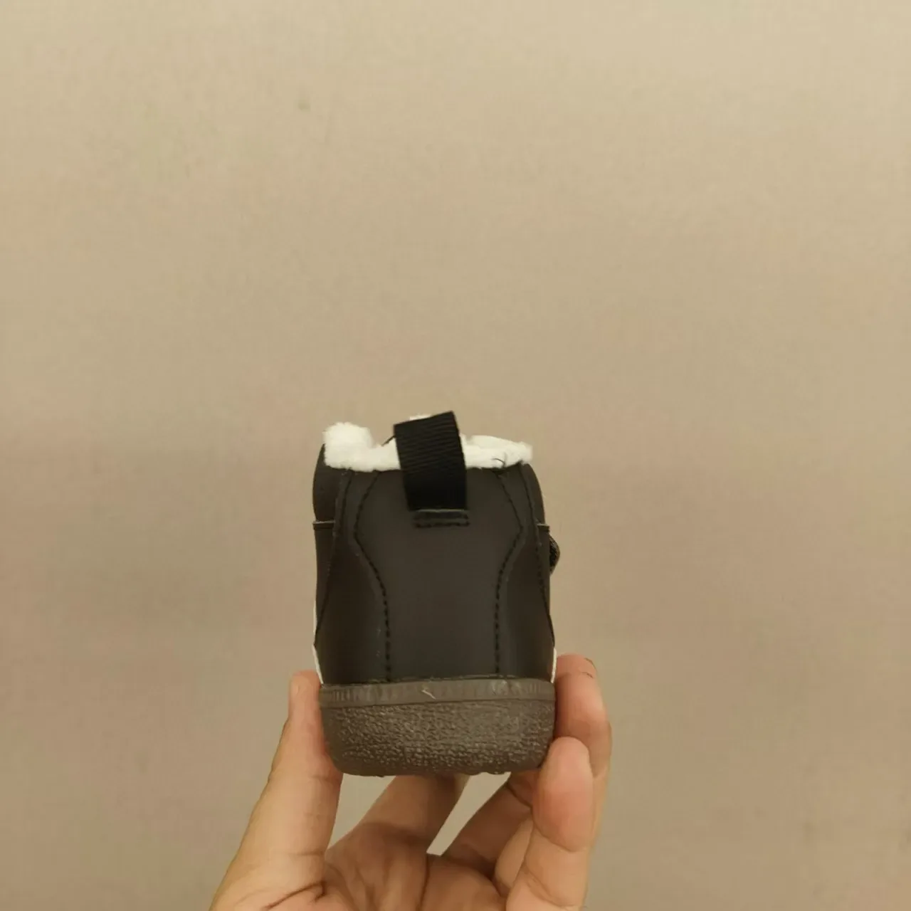 Adidas Tênis Lifestyle Preto e Branco de cano alto com velcro 8