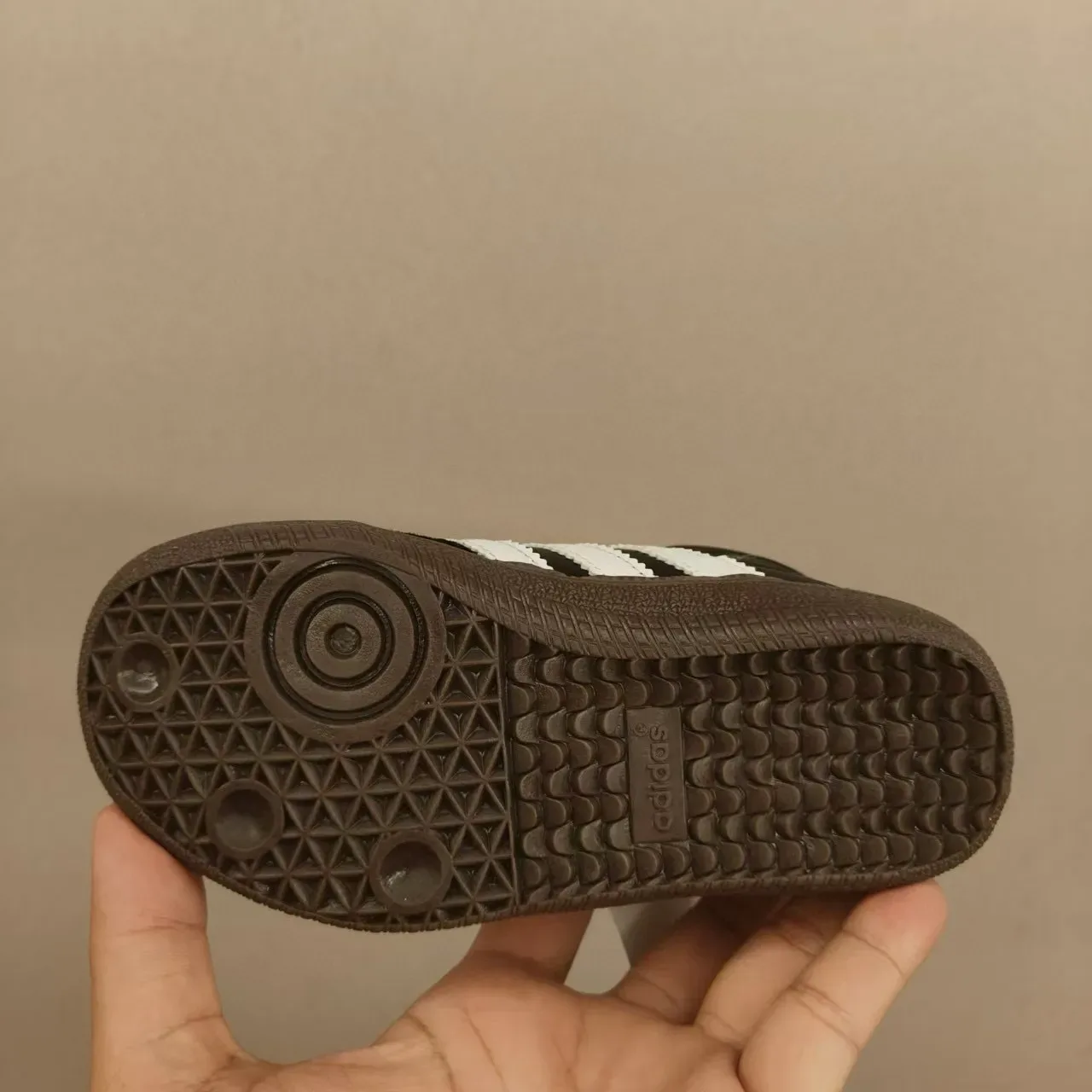 Adidas Tênis Lifestyle Preto e Branco de cano alto com velcro 9