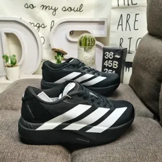 Adidas Zapatillas de running con parte superior de knit negra y blanca y branding de tres rayas