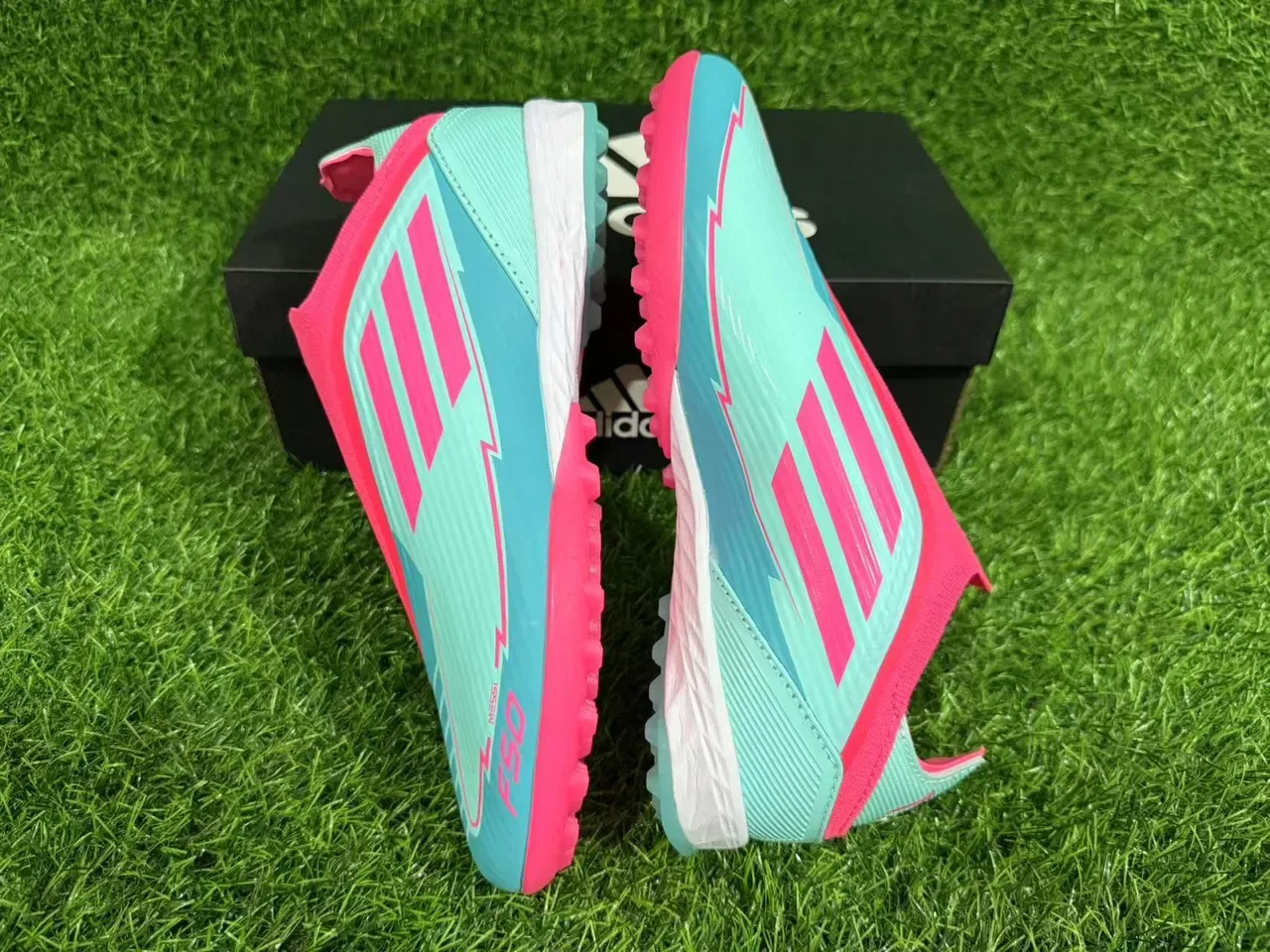 Adidas Bleu Rose Sock-Fit Collar Molded Rubber Studs Turf Chaussures de Football 10