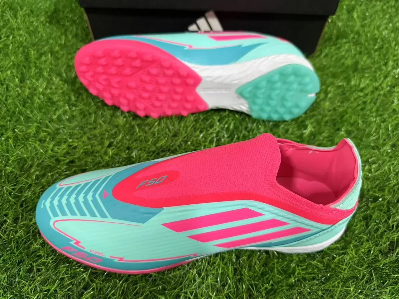 Adidas Bleu Rose Sock-Fit Collar Molded Rubber Studs Turf Chaussures de Football 12
