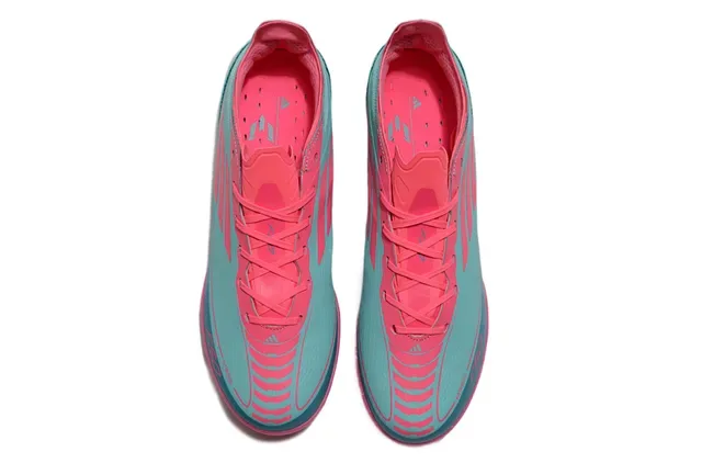 Adidas F50 Chuteira para gramado upper de malha leve azul rosa silhueta baixa 2