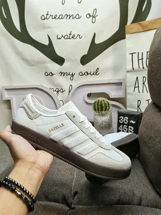 Adidas Gazelle Sneakers Lifestyle em Cinza Claro e Bege 5