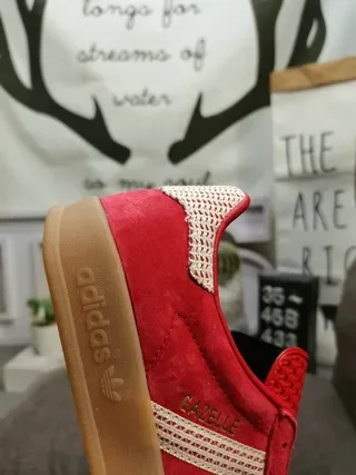Adidas Gazelle Sneakers Lifestyle en Daim Rouge 3