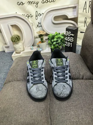 Adidas Gray Black Low-Top Heather Suede-Like Upper Lifestyle Sneakers 10