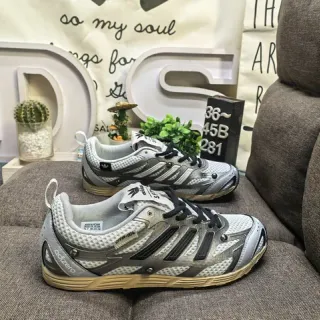 Adidas Gris Negro Parte Superior de Malla Tres Rayas Zapatos de Correr