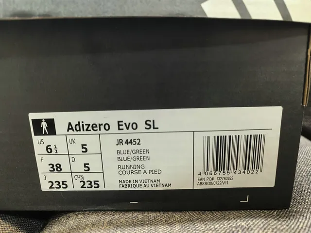 Adidas Gris Blanco Superior Malla Ingenieril Tres Rayas Marca Lateral Zapatillas de Running 2