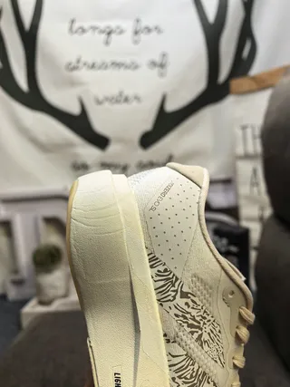 Adidas Gris Blanco Superior Malla Ingenieril Tres Rayas Marca Lateral Zapatillas de Running 3