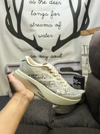 Adidas Gris Blanco Superior Malla Ingenieril Tres Rayas Marca Lateral Zapatillas de Running 5