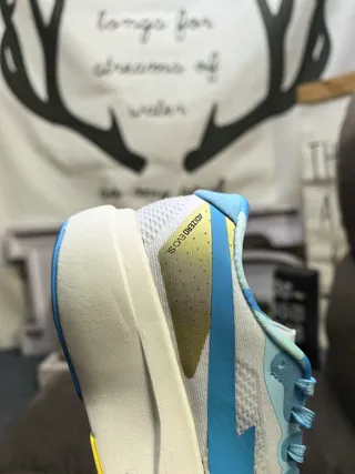 Adidas Gris Blanco Superior Malla Ingenieril Tres Rayas Marca Lateral Zapatillas de Running 13