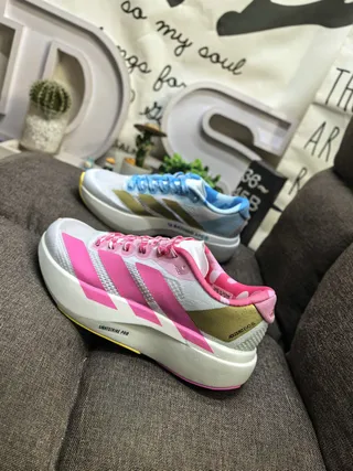 Adidas Gris Blanco Superior Malla Ingenieril Tres Rayas Marca Lateral Zapatillas de Running 17