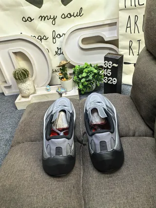 Adidas Hyperboost Gray and Black Running Shoes 8
