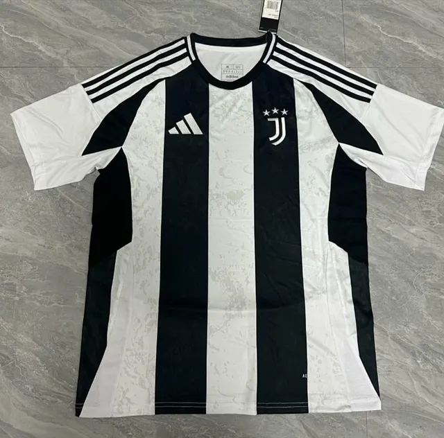 Camiseta de futebol Adidas Juventus local preto branco riscada 2