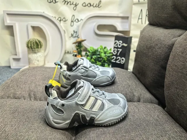 Adidas Kids White and Navy Velcro Strap Lifestyle Sneakers 19