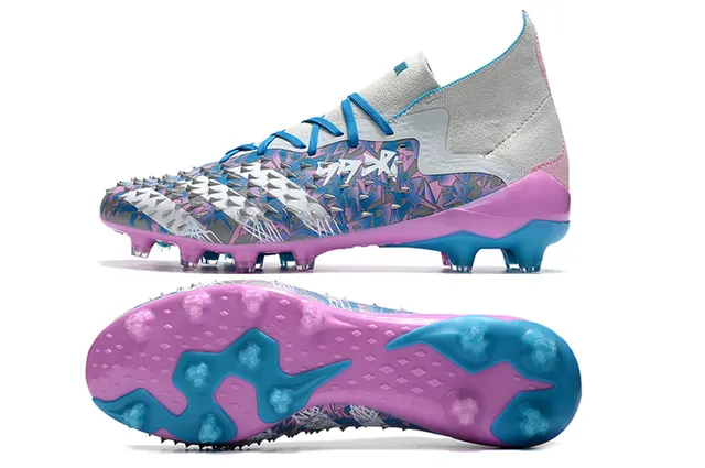 Adidas Chaussures de football multicolores à piques, cage au forefoot, collet de chaussette haut, terrain ferme 19