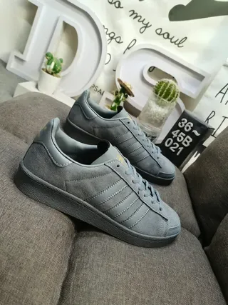 Adidas Originals Campus Sneakers Lifestyle Blancs et Noirs 9
