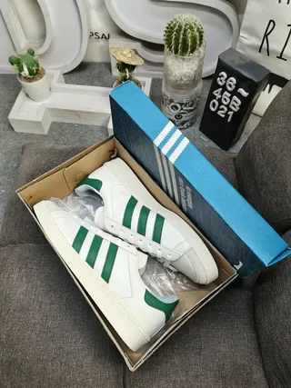 Adidas Originals Campus Sneakers Lifestyle Blancs et Noirs 13