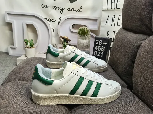 Adidas Originals Campus Sneakers Lifestyle Blancs et Noirs 21