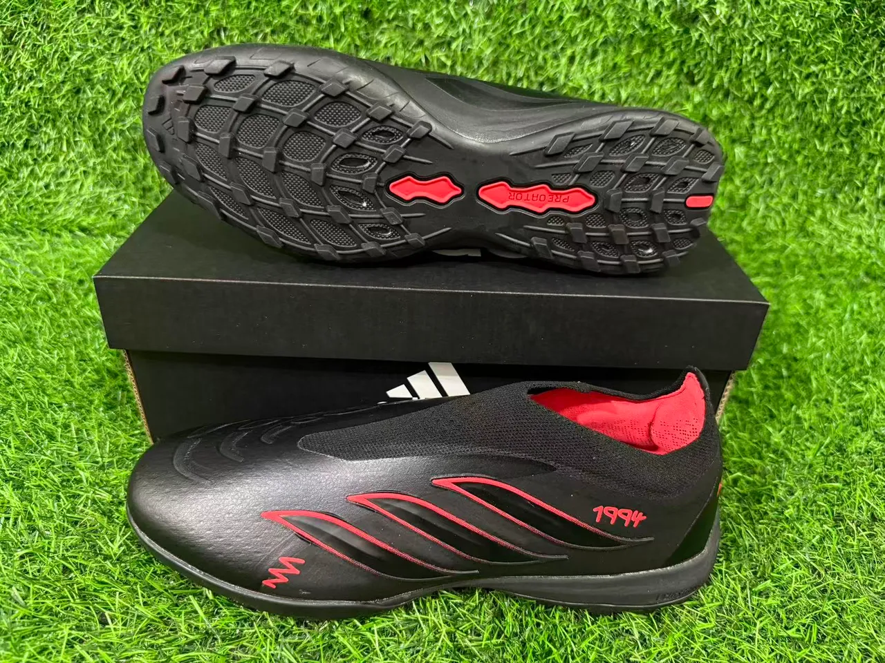 Adidas Predator Noir Rouge Coupe Basse Silhouette Caoutchouc Moldé Clous Chaussures de Football pour Pelouse 7