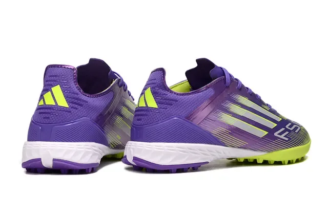 Adidas Chaussures de Football Turf Violet Jaune Coupe Basse avec Partie Supérieure Synthétique et Superposition Graphique à Trois Rayures 5