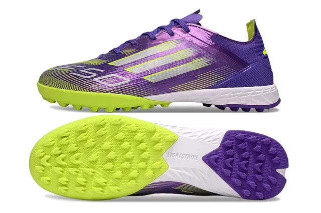 Adidas Chaussures de Football Turf Violet Jaune Coupe Basse avec Partie Supérieure Synthétique et Superposition Graphique à Trois Rayures 6