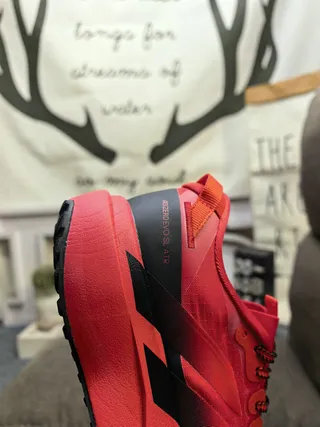 Adidas Red Black Low-Top Gradient Upper Running Shoes 3