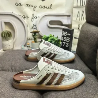एडिडास संबा ऑफ-व्हाइट और ब्राउन Lifestyle Sneakers