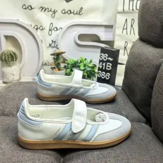 Adidas Samba Off-White और Light Blue लाइफस्टाइल स्नीकर