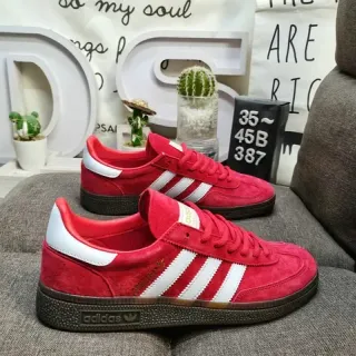 Adidas Samba OG लाल और सफेद लाइफस्टाइल स्नीकर