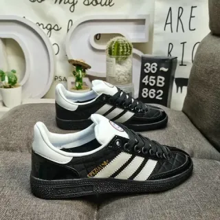 Adidas Spezial काले और सफेद लाइफस्टाइल स्नीकर