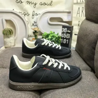 Adidas Spezial काला सफेद भूरा लाइफस्टाइल स्नीकर