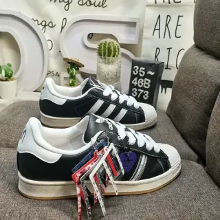 Adidas Superstar ब्लैक एंड व्हाइट लाइफस्टाइल स्नीकर