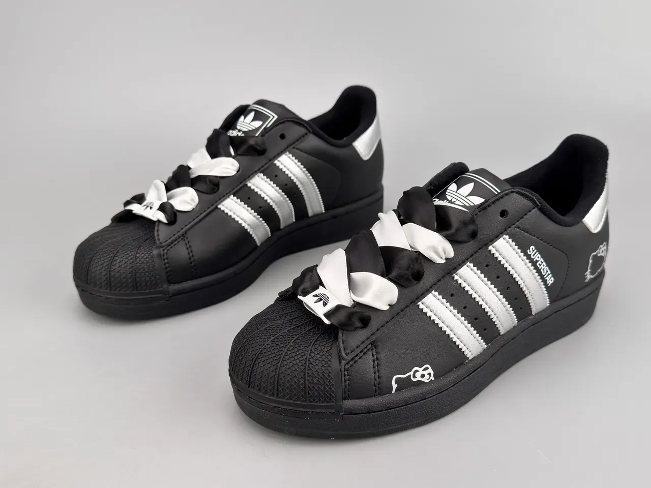 Adidas Superstar Noir Argent Hello Kitty Chaussures Lifestyle 5