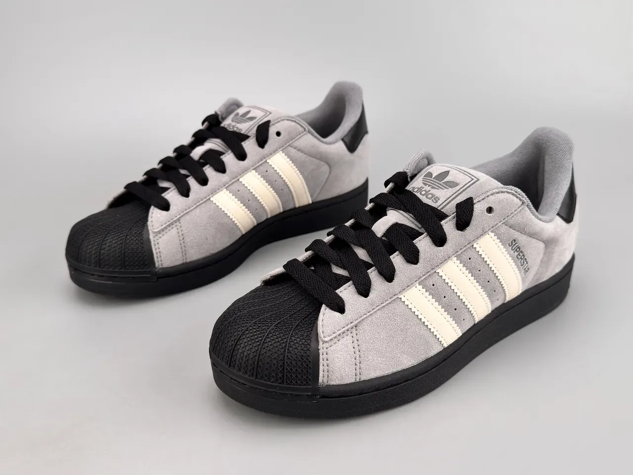 Adidas Superstar Cinza e Off-White Lifestyle Sneakers 5