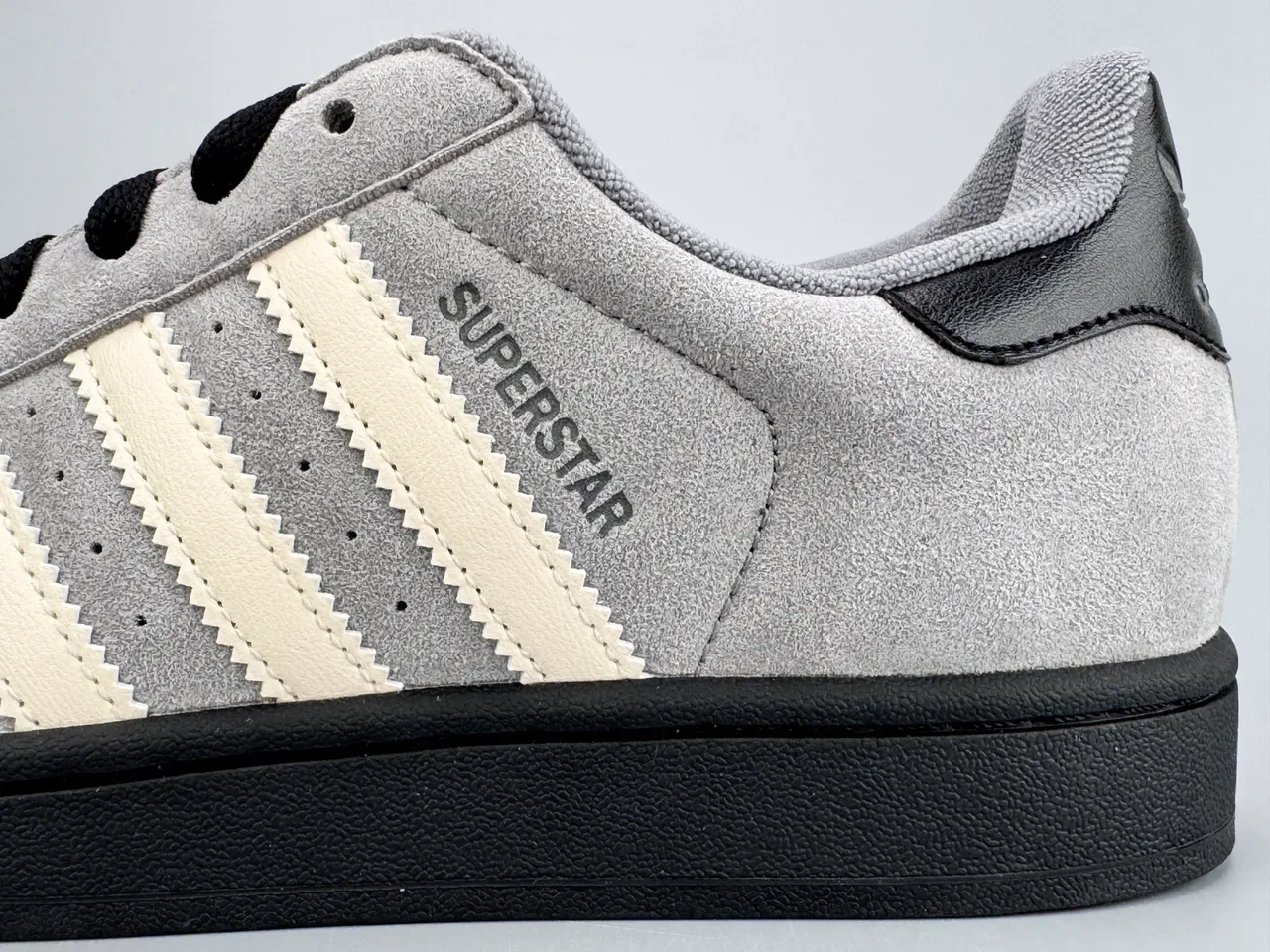 Adidas Superstar Cinza e Off-White Lifestyle Sneakers 7