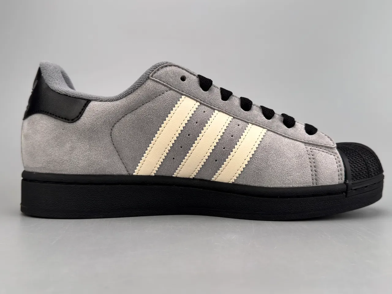 Adidas Superstar Cinza e Off-White Lifestyle Sneakers 10