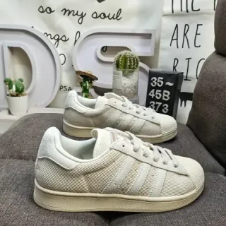Adidas Superstar Off-White कॉर्डुरॉय लाइफस्टाइल स्नीकर