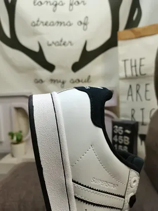 Adidas Superstar tênis de estilo de vida brancos e pretos 3
