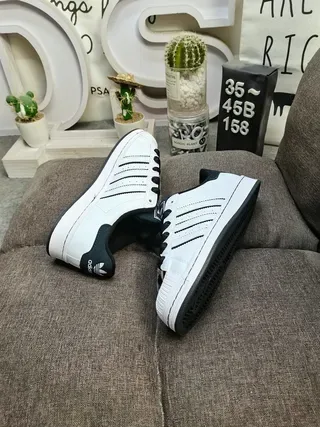 Adidas Superstar tênis de estilo de vida brancos e pretos 6