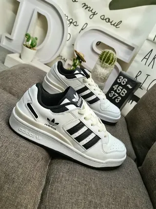 Adidas White Black Low-Top Clean Silhouette Lifestyle Sneakers 9