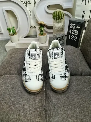 Adidas White Black Textured Woven Upper Three Stripes Lifestyle Sneakers 10